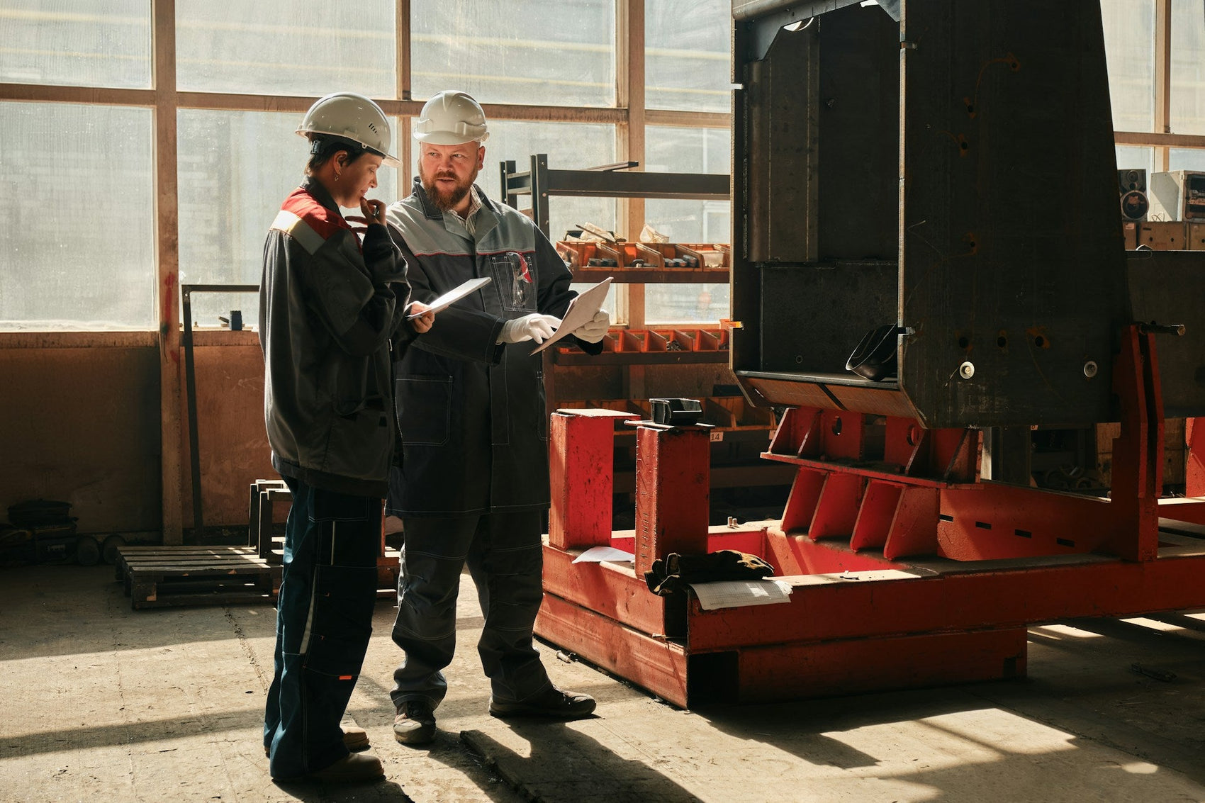 What Makes Flame Resistant Pants Safe for Industrial Workers?