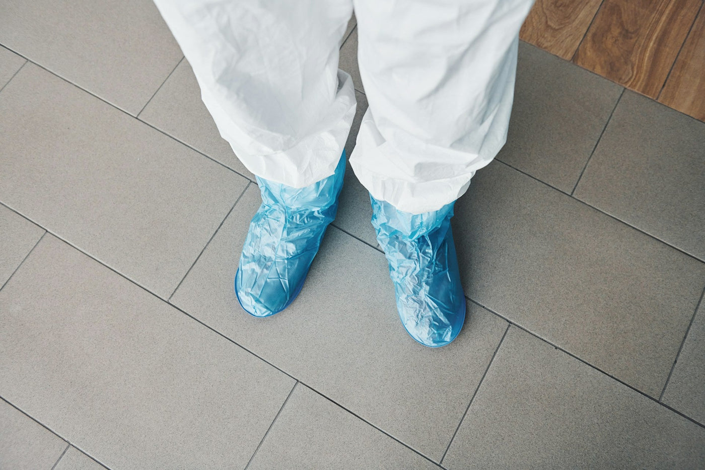 Disposable coveralls for food safety
