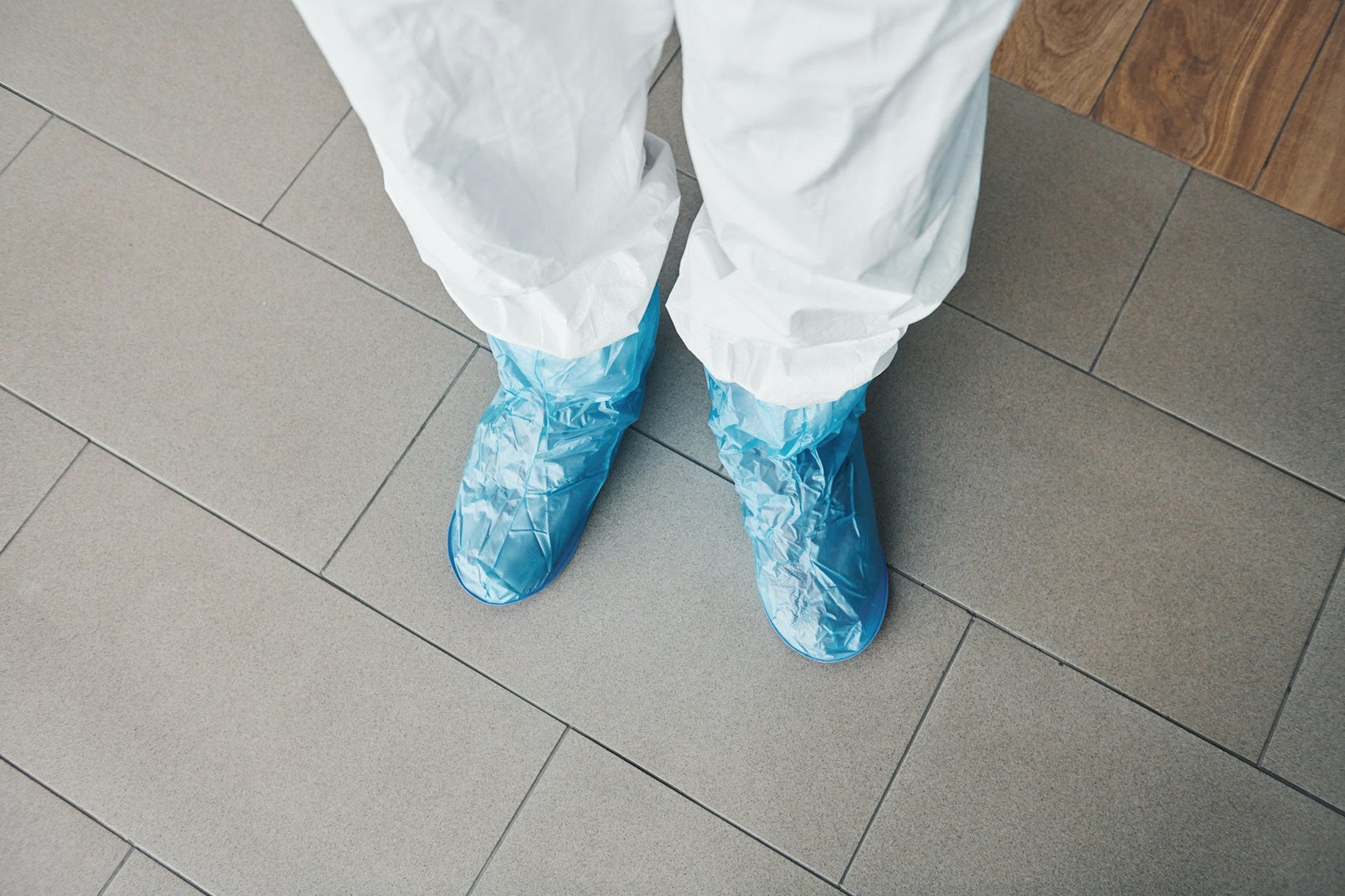 Disposable coveralls for food safety