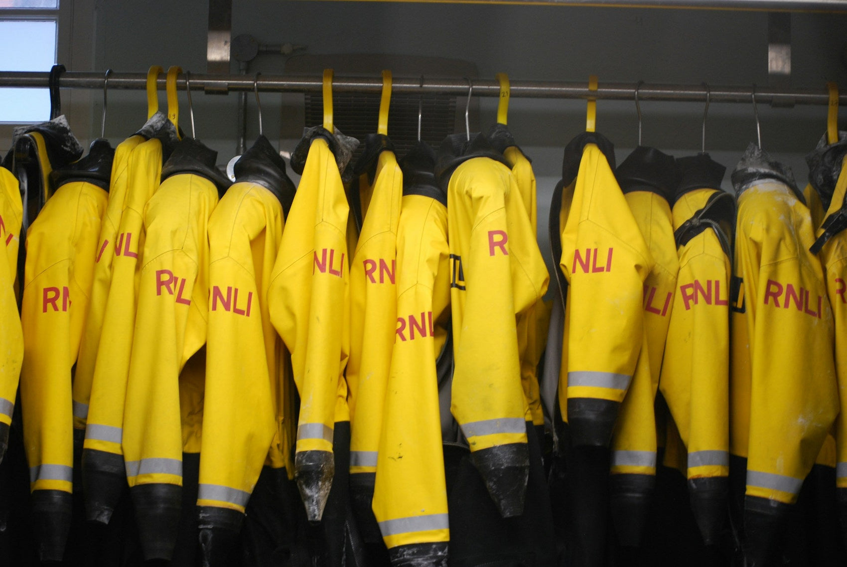 hi vis logo gear